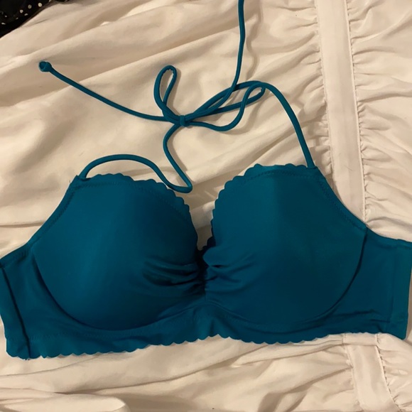 Victoria’s Secret Blue-Green Scalloped Bikini Top - Picture 1 of 2